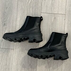NWOT Sorel Womans Black Ankle Boots Size 9.5